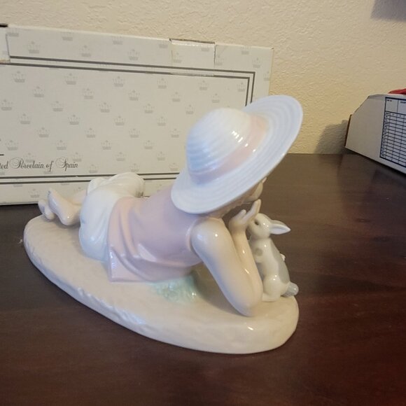 Nadal Girl Figurine with Bunny & Flowers 2623 - Picture 2 of 5
